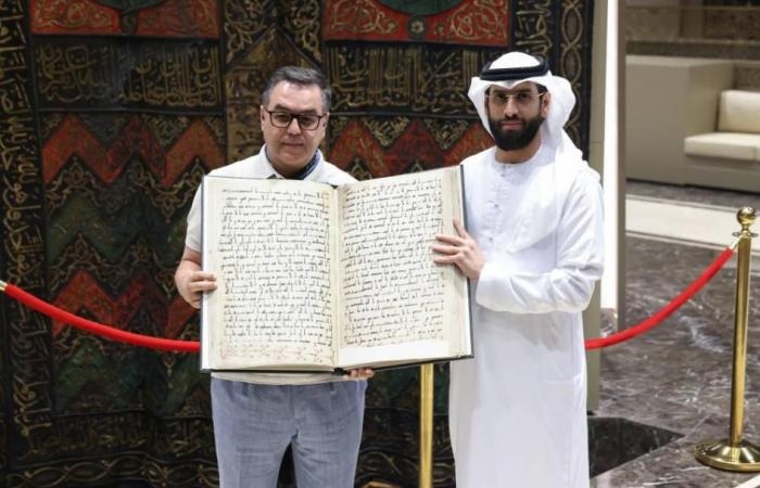أخبار العالم : أوزبكستان تهدي مجمع القرآن أقدم مخطوط بالعالم