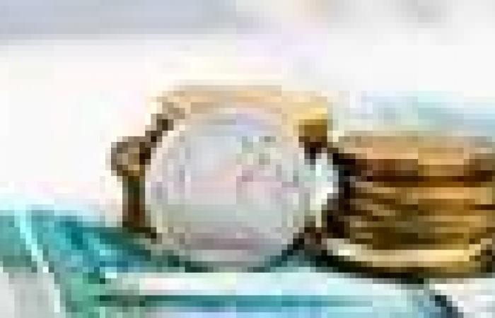 نافذة الروبل الروسي يكسر الطوق ويتفوق على الدولار