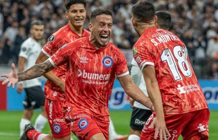 رياضة : لسبب غريب .. حملة تفتيش يومية لجيران نادي مارادونا