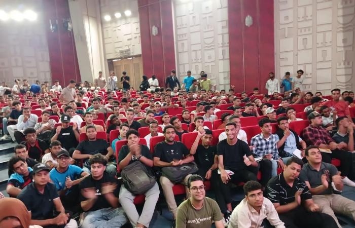 محافظات : إقبال كبير من طلاب الثانوية العامة على محاضرات المراجعة النهائية المجانية بالأقصر