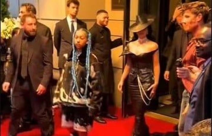 عالم المرأة : داس على ديل فستانها.. كيم كارداشيان توبخ حارس أمن بحفل Met Gala.. فيديو