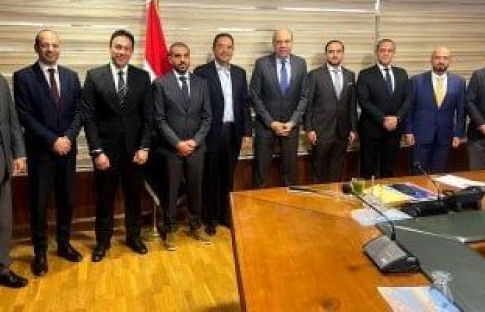 أخبار السياسة : وزير الطيران يلتقى وفد شركة Space42 العالمية لبحث التعاون فى التحول الرقمى