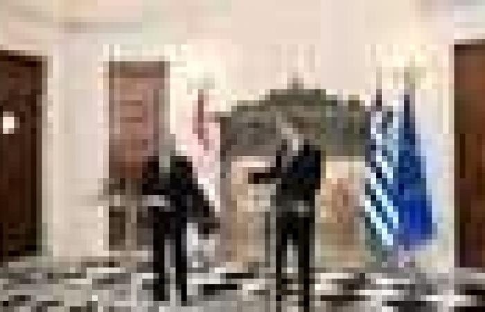 نافذة الرئيس المصري يشيد بمشروع الربط الكهربائي مع اليونان