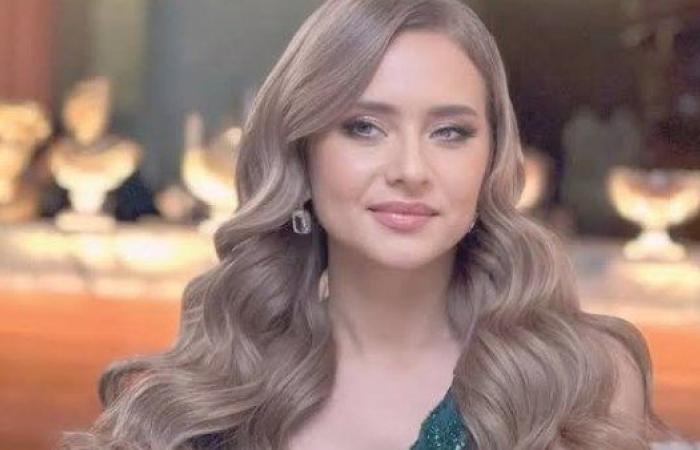 أخبار مصر : نيللي كريم تخطف الأنظار بأحدث ظهور من الطائرة