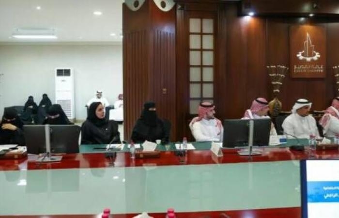 إقتصاد : وزير الموارد البشرية يشهد توقيع 9 اتفاقيات تنموية بالقصيم