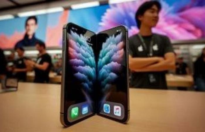 أخبار التكنولوجيا : iphone قابل للطى ونظارات ذكية ضمن خطة آبل لذكرى أيفون الـ20