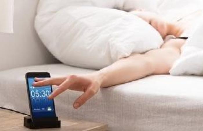 صحة وطب : اصحى بنغمة لطيفة.. دراسة: الاستيقاظ على المنبه هايجيبلك الضغط
