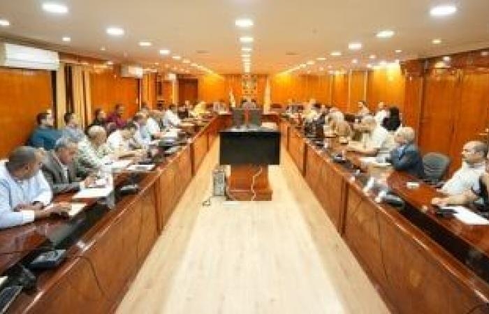 محافظات : محافظ أسيوط يعقد اجتماعًا لمتابعة مستجدات معدلات تنفيذ مشروعات "حياة كريمة"