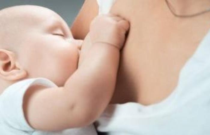 صحة وطب : لو قربتى تولدى.. أهمية لبن السرسوب للطفل
