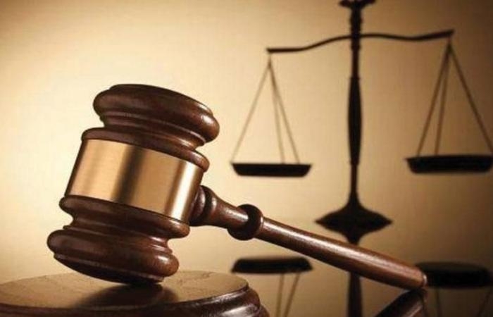 أخبار العالم : حبس وإبعاد أوروبية كسرت كرسياً في مركز شرطة