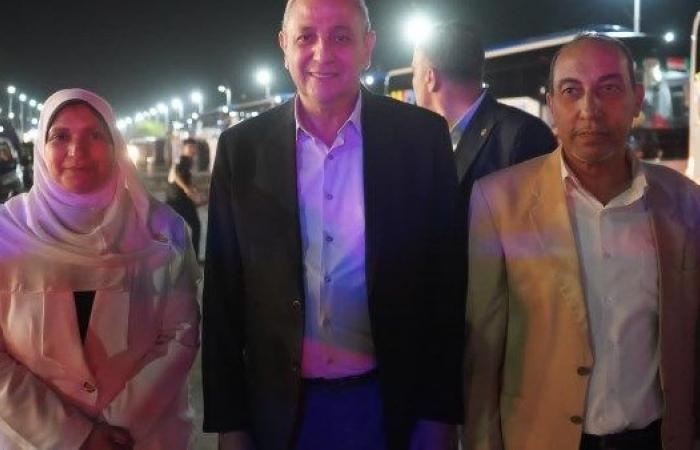 أخبار مصر : محافظ الغربية يودع الحجاج في منتصف الليل ويطلب منهم الدعاء