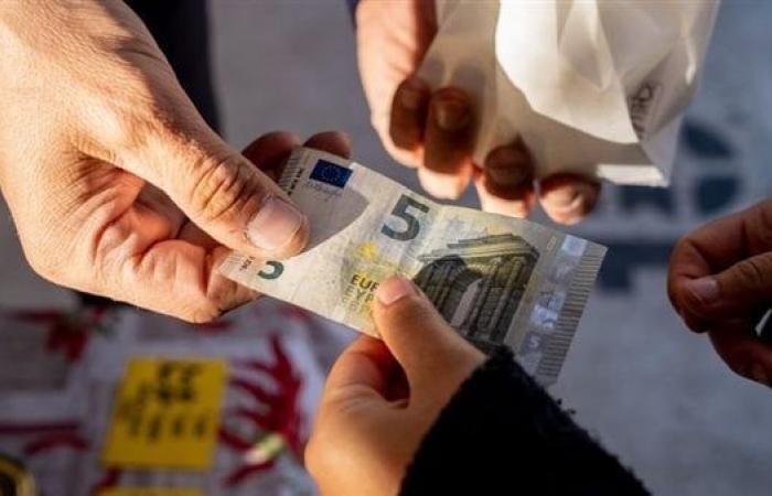 أخبار العالم : سعر اليورو مقابل الجنيه المصري في بنك مصر اليوم الإثنين 19 مايو 2025