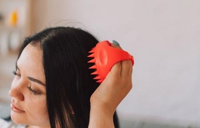 عالم المرأة : أفضل 5 زيوت طبيعية لتغذية فروة الرأس.. استخدمى الأنسب لنوع شعرك