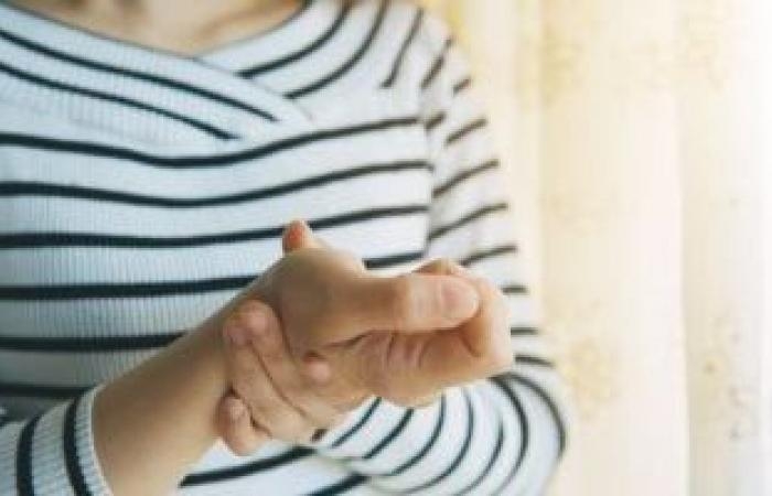 صحة وطب : امرأة تشعر باهتزازات في جسمها كلما اقتربت من الغسالة.. ما الأسباب الطبية