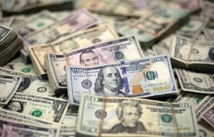 إقتصاد : تراجع الدولار وسط مخاوف مالية وارتفاع قياسي لسعر البتكوين