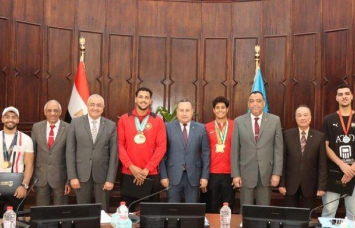 مجلس جامعة الإسكندرية يكرم طلاب «التربية الرياضية» الحاصلين على بطولات دولية