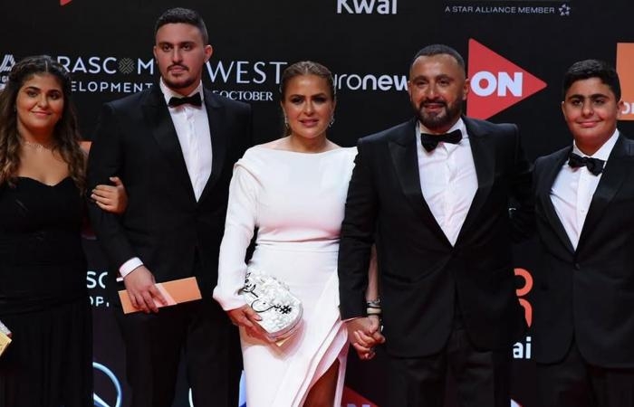 أخبار العالم : "أعزب".. أحمد السقّا يؤكد انفصاله عن أم أولاده مها الصغيّر