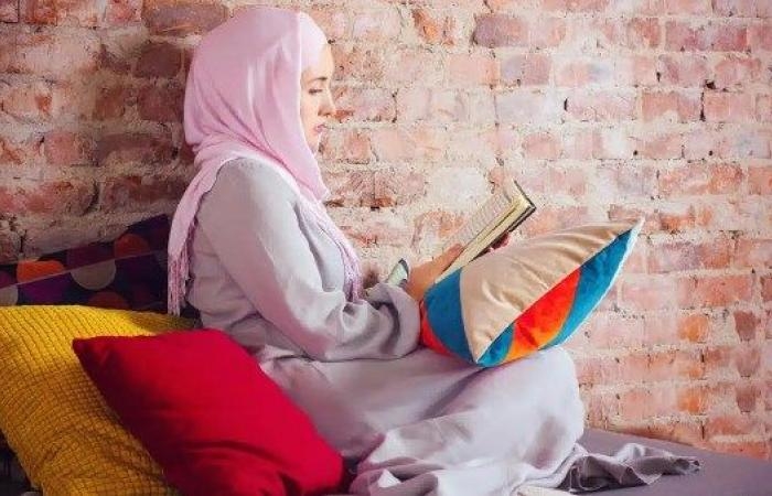 أخبار مصر : حكم قراءة القرآن أثناء الجلوس على السرير .. الإفتاء تجيب