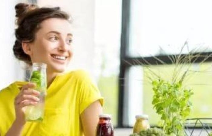 صحة وطب : ماذا يحدث لجسمك عندما تشرب العصير الأخضر كل صباح؟