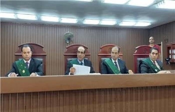جنايات شبرا تقضي بالمؤبد والمُشدد لربة منزل وعامل بتهمة الاتجار في المخدرات