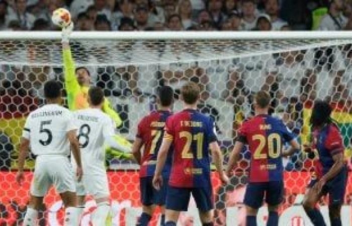 رياضة عالمية : معركة نارية بين برشلونة وريال مدريد في صراع التهديف