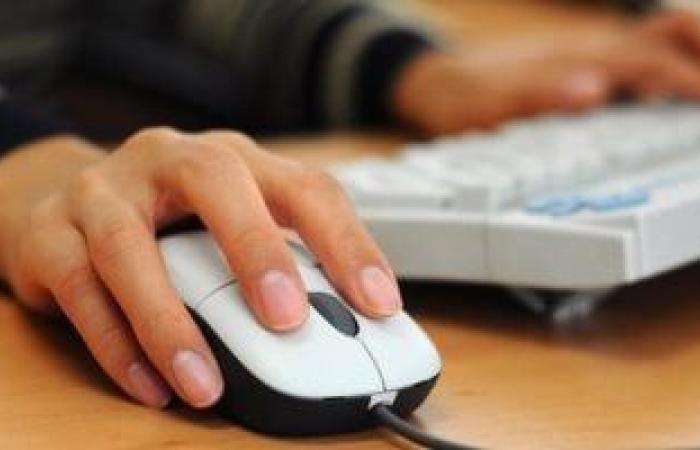 صحة وطب : كيف يمكن أن يؤدي سوء استخدام الماوس إلى متلازمة النفق الرسغي