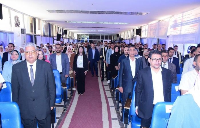 محافظات : رئيس جامعة سوهاج يشهد المؤتمر الأول للأبحاث الطلابية.. صور