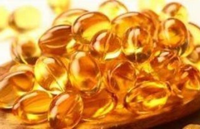 صحة وطب : 7 طرق يُحسن بها زيت السمك بشرتك وشعرك وأظافرك