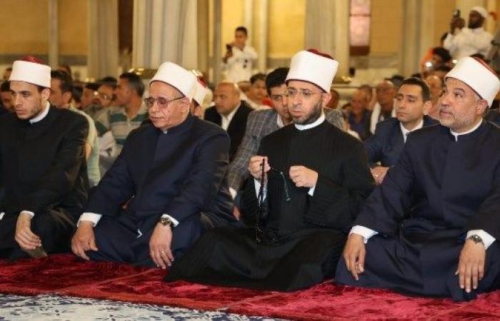 أخبار مصر : وزير الأوقاف يشهد صلاة الجمعة بمسجد سيدنا الإمام الحسين بالقاهرة