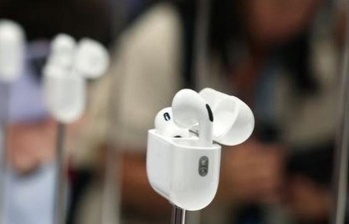 أخبار مصر : تحكم بالكاميرا واكتشاف النوم.. تحديثات ثورية لسماعات آبل AirPods قادمة قريبا
