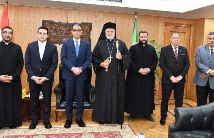 أخبار مصر : الأنبا توماس يهنئ محافظ الفيوم بعيد الأضحى المبارك