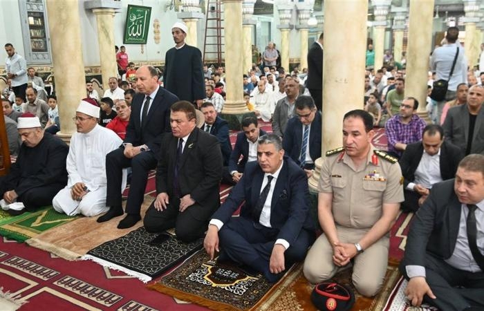 أخبار العالم : الآلاف من أبناء البحيرة يؤدون صلاة عيد الأضحى