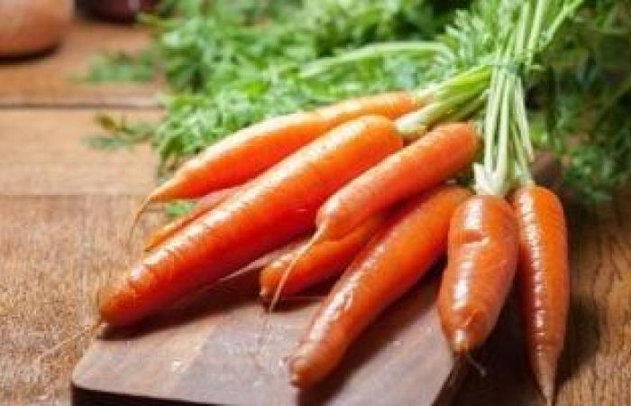 صحة وطب : الجزر ملك الخضراوات.. أيهما أفضل لصحتك تشربه عصير ولا تأكله؟