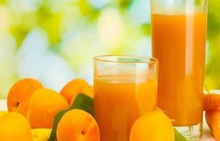 أخبار مصر : منعش ولذيذ فى الحر.. اعرف طريق عمل عصير المشمش بالجزر