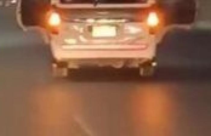 أخبار العالم : دون رخصة وبحركات مجنونة.. سقوط سائق الميكروباص المتهور في المقطم