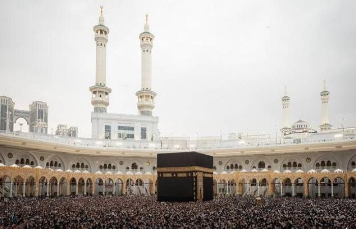 إقتصاد : إيقاف 7 شركات عمرة وتسييل ضماناتها البنكية لقصور بخدمات النقل المقدمة للمعتمرين