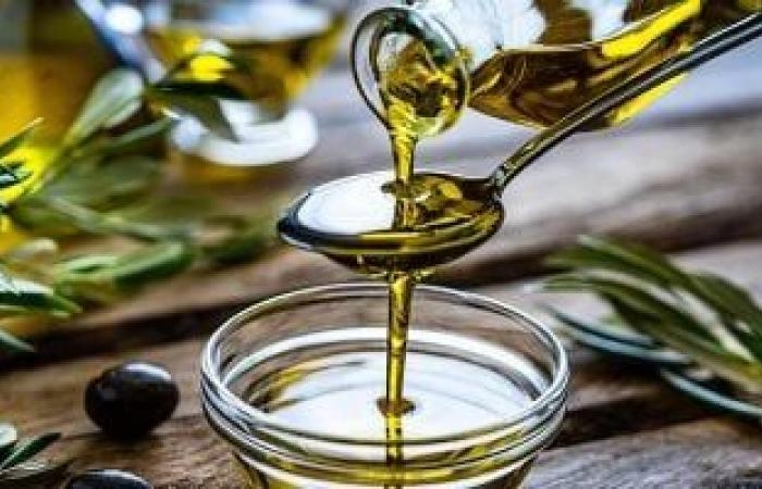 صحة وطب : ماذا يحدث لضغط الدم عند تناول ملعقة من زيت الزيتون يوميا؟