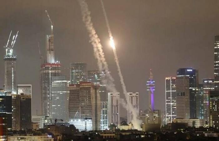 إقتصاد : التلفزيون الإيراني: بدء موجة جديدة من الهجمات الصاروخية على إسرائيل