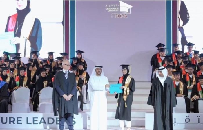 أخبار العالم : برعاية منصور بن زايد.. تخريج طلبة مدارس الإمارات الوطنية في مجمع رأس الخيمة
