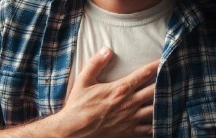 صحة وطب : مش دايما نوبة قلبية.. 10أسباب مختلفة لآلام الصدر وعلامات الخطر