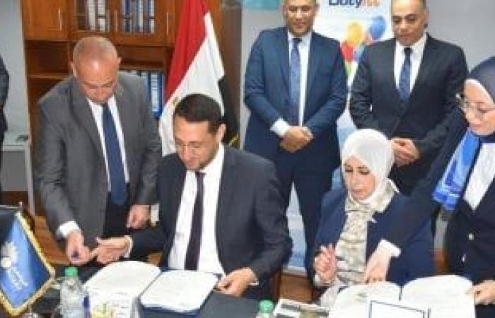 أخبار السياسة : مصر للطيران للسياحة والأسواق الحرة توقع بروتوكولا تعاون مع النيل للطيران
