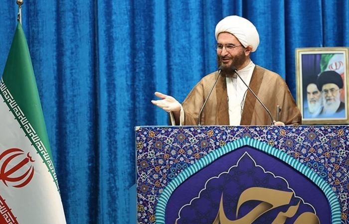 أخبار العالم : "يا لسذاجتهم".. خطيب الجمعة في طهران يشحن المشاعر وخروج آلاف بالاحتجاجات