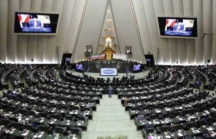إقتصاد : البرلمان الإيراني يوافق على إغلاق مضيق هرمز