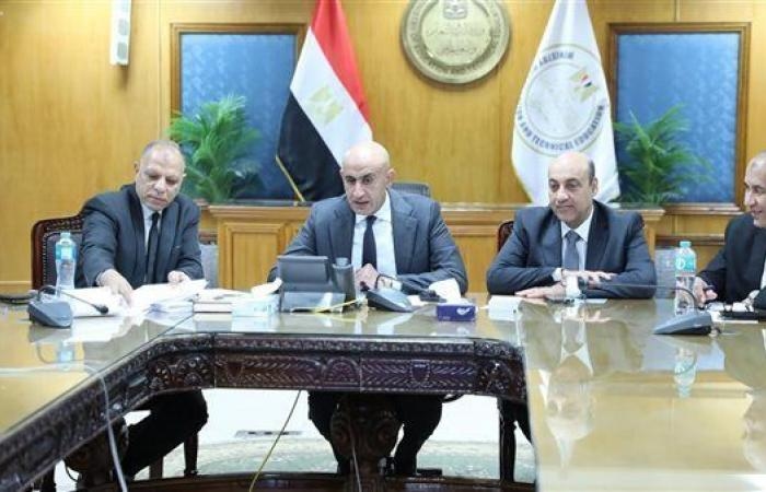 طلاب الثانوية العامة يؤدون امتحان اللغة الأجنبية الثانية بالنظام القديم