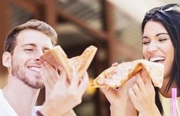 صحة وطب : أطعمة تجنبها في الصيف.. تبطئ الهضم وتزيد من حرارة الجسم