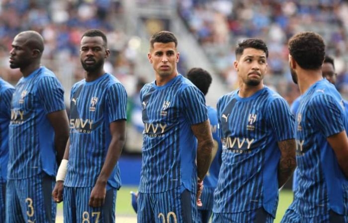 رياضة : الهلال يسعى لفوزه الأول وانتزاع التأهل العربي الوحيد