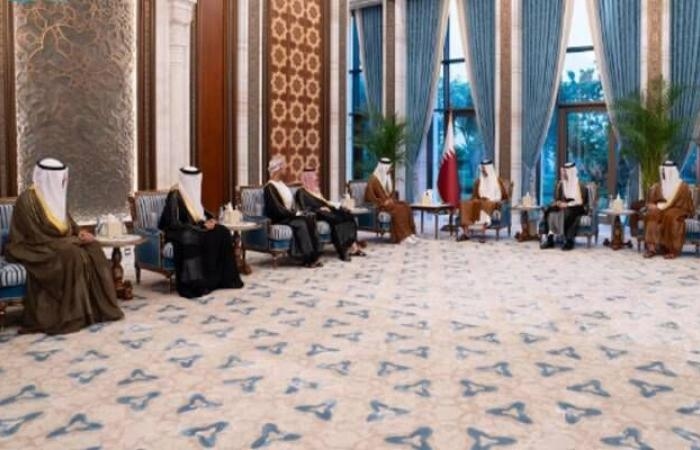 إقتصاد : أمير قطر يستقبل وزراء خارجية دول الخليج وسط إدانات للعدوان الإيراني