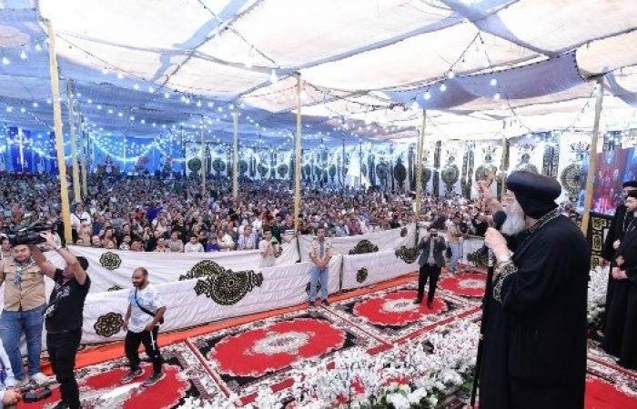أخبار مصر : الآلاف من أهالي منطقة العصافرة يستقبلون البابا تواضروس .. صور