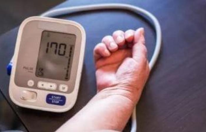 صحة وطب : لو ضغطك مرتفع.. 7 طرق لخفضه فورًا