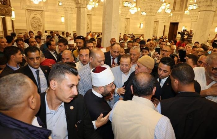 أخبار العالم : وزير الأوقاف وعدد من الوزراء والمسؤولين يؤدون صلاة الجمعة بمسجد السيدة نفيسة